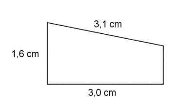 Figuren er et trapes der den ene av de to parallelle sidene er 1,6 cm og høyden er 3,0 cm. Den andre siden er ukjent, men av figuren ser vi at lengden dens er 1,6 cm minus lengden av den minste kateten i en rettvinklet trekant der de andre to sidene har lengder 3,0 cm og 3,1 cm.